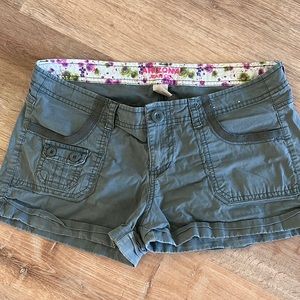 Women’s khaki shorts size 9 by Arizona jean company